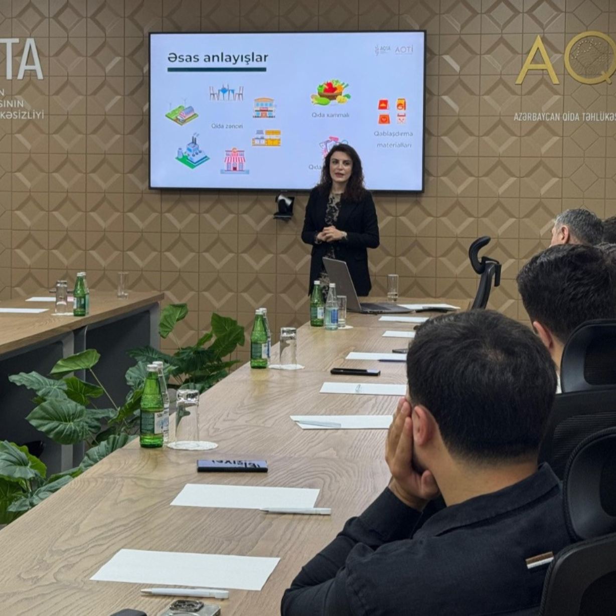 “City Service Company” MMC restoranlar şəbəkəsinin mütəxəssisləri üçün gigiyena təlimi keçirilib