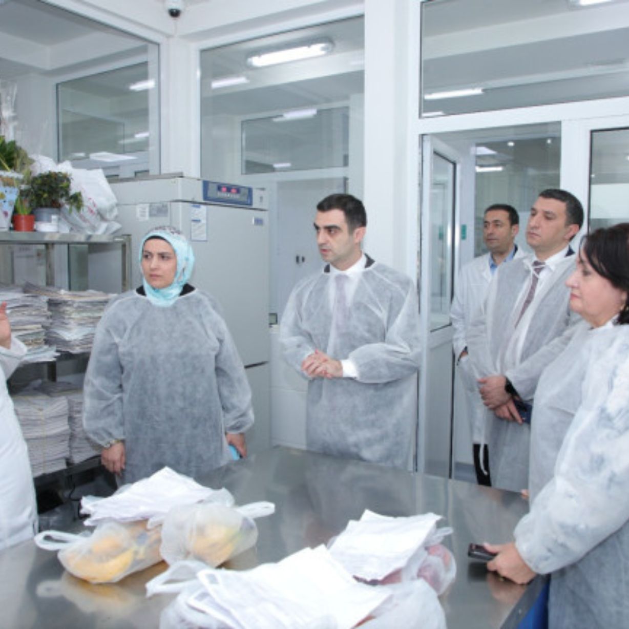 Özbəkistanda səfərdə olan AQTA nümayəndə heyəti fitosanitar laboratoriya ilə tanış olub