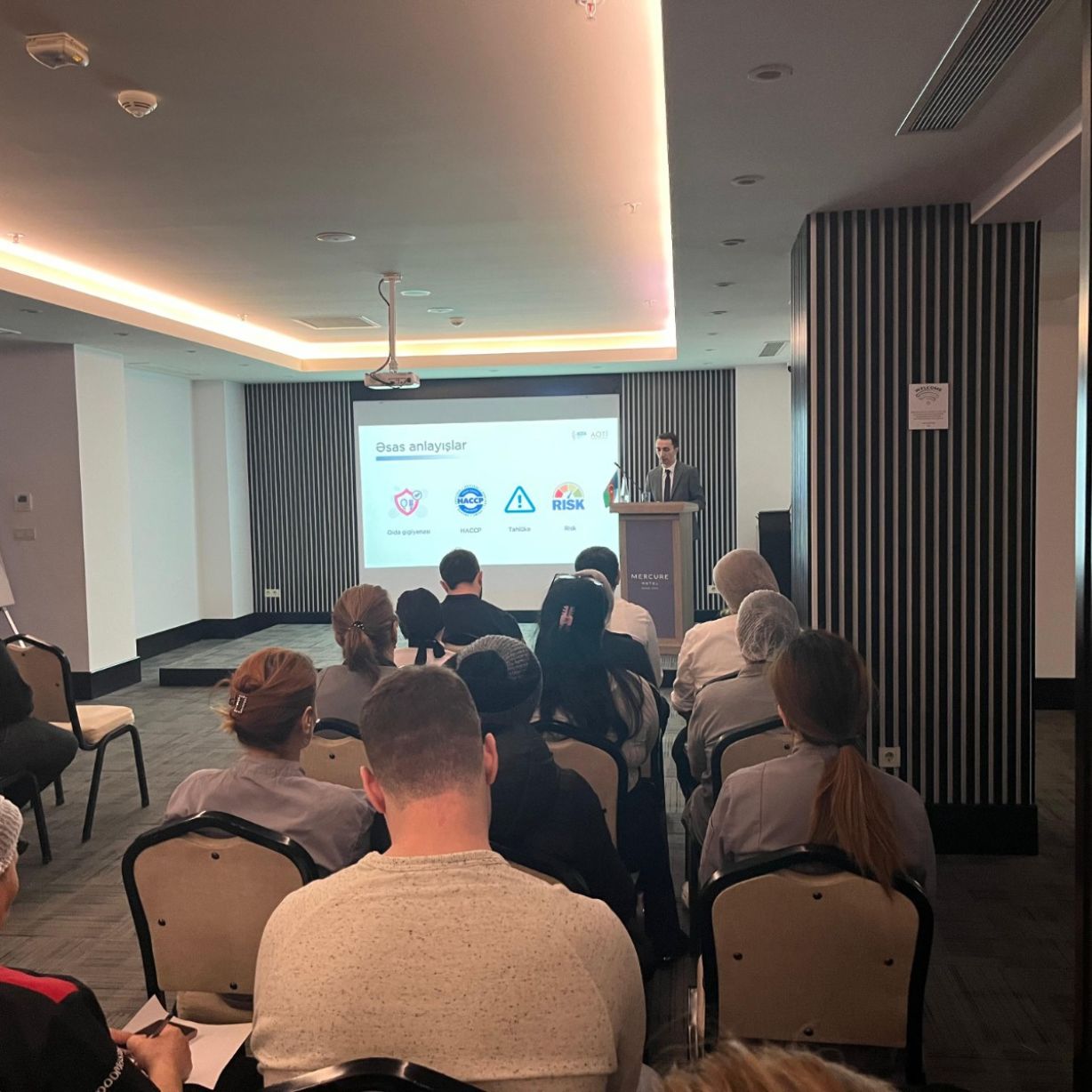 Qida ilə təmasda olan mütəxəssislər üçün gigiyena təlimi keçirilib