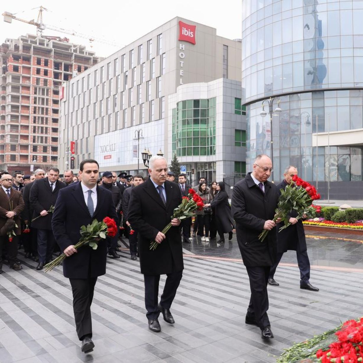 AQTA-nın kollektivi Xocalı soyqırımı abidəsini ziyarət edib