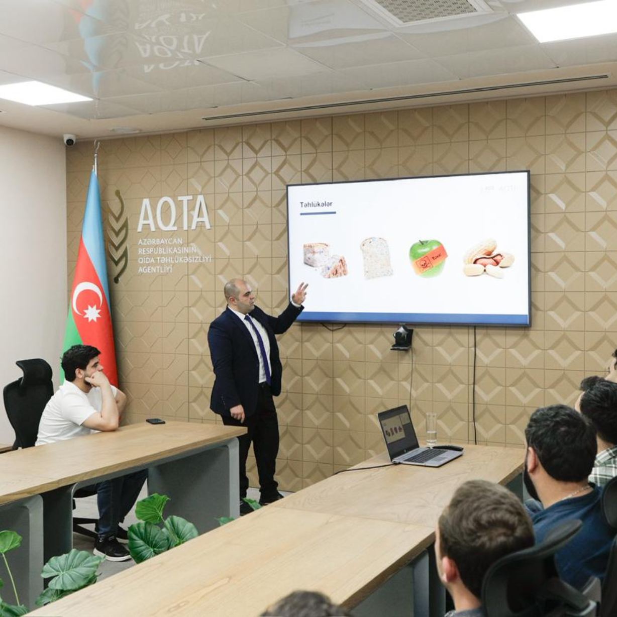 Qida ilə təmasda olan mütəxəssislər üçün gigiyena təlimi keçirilib