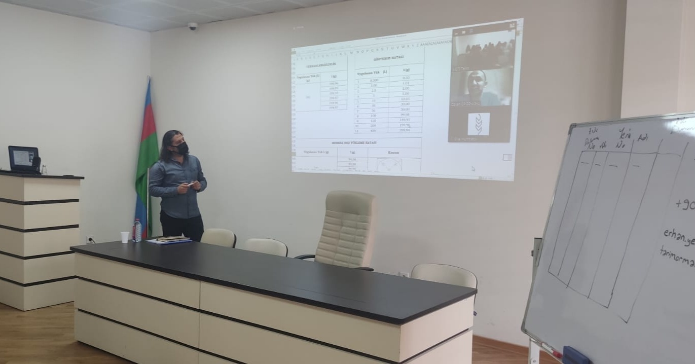 Beynəlxalq ekspert AQTİ mütəxəssislərinə təlim keçib