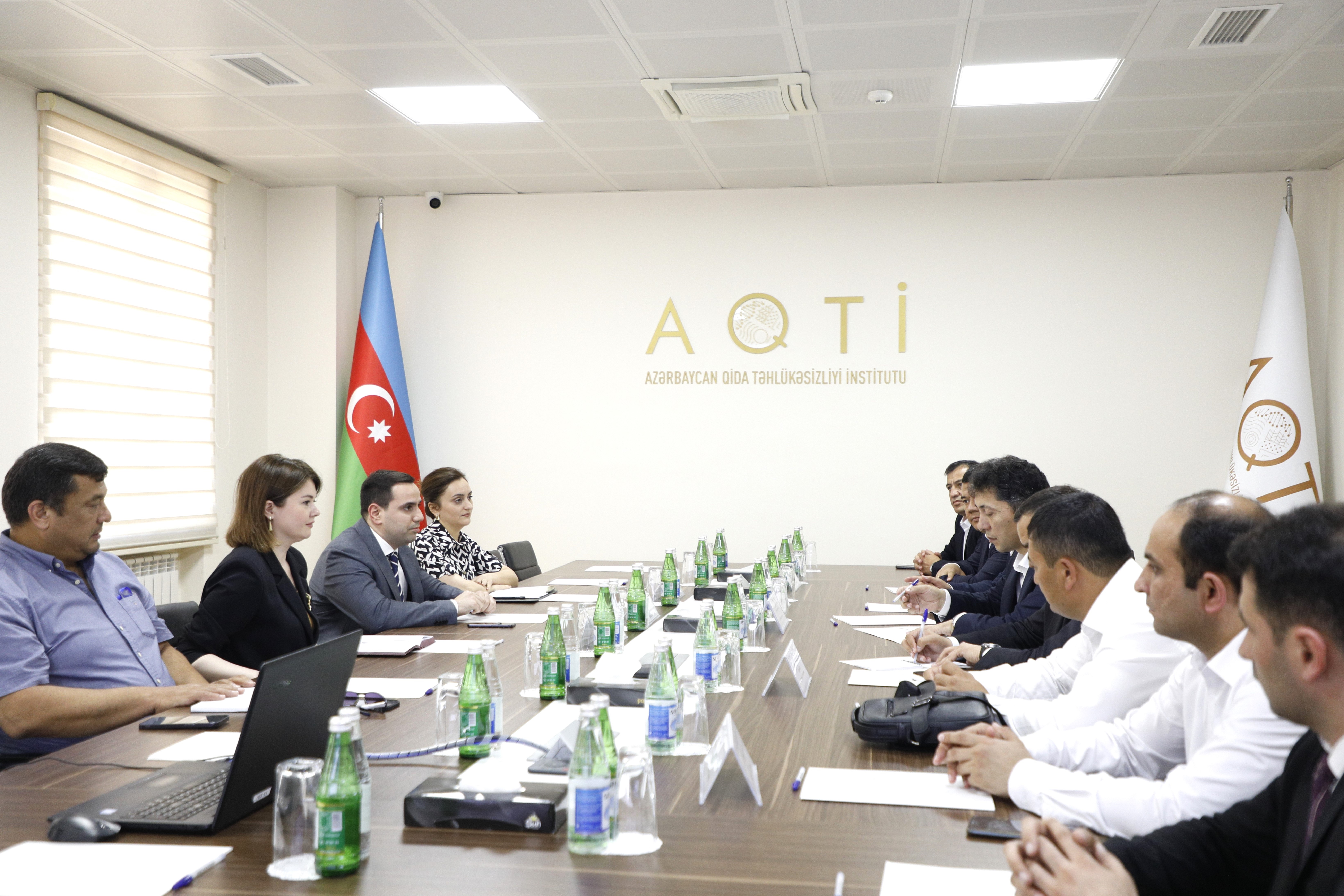 Özbəkistanlı iş adamları AQTİ laboratoriyaları ilə tanış olub